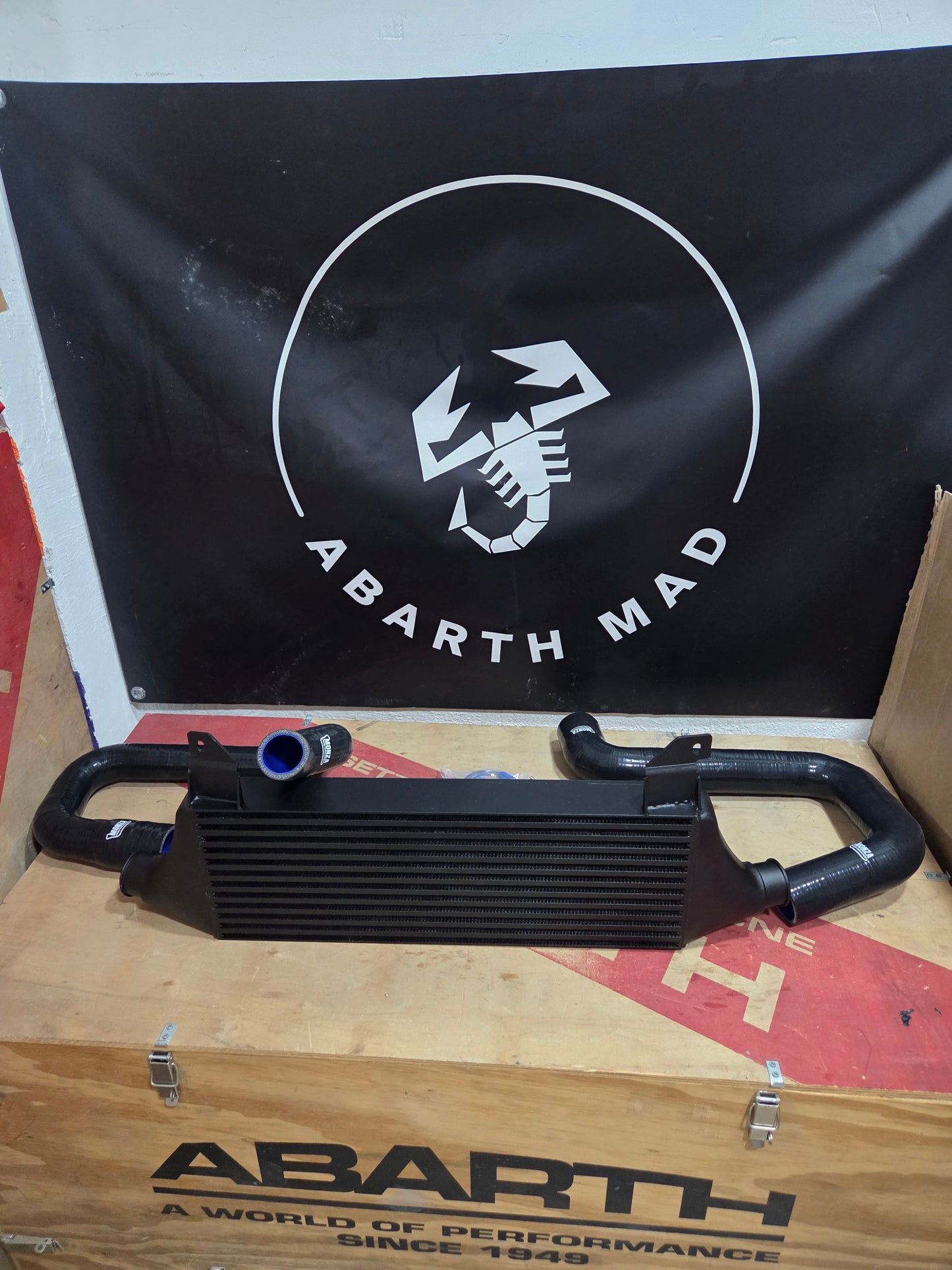 Abarth Front Mount Intercooler Frontal Silver or Black 8,5 o 9 litros Stage 2/3