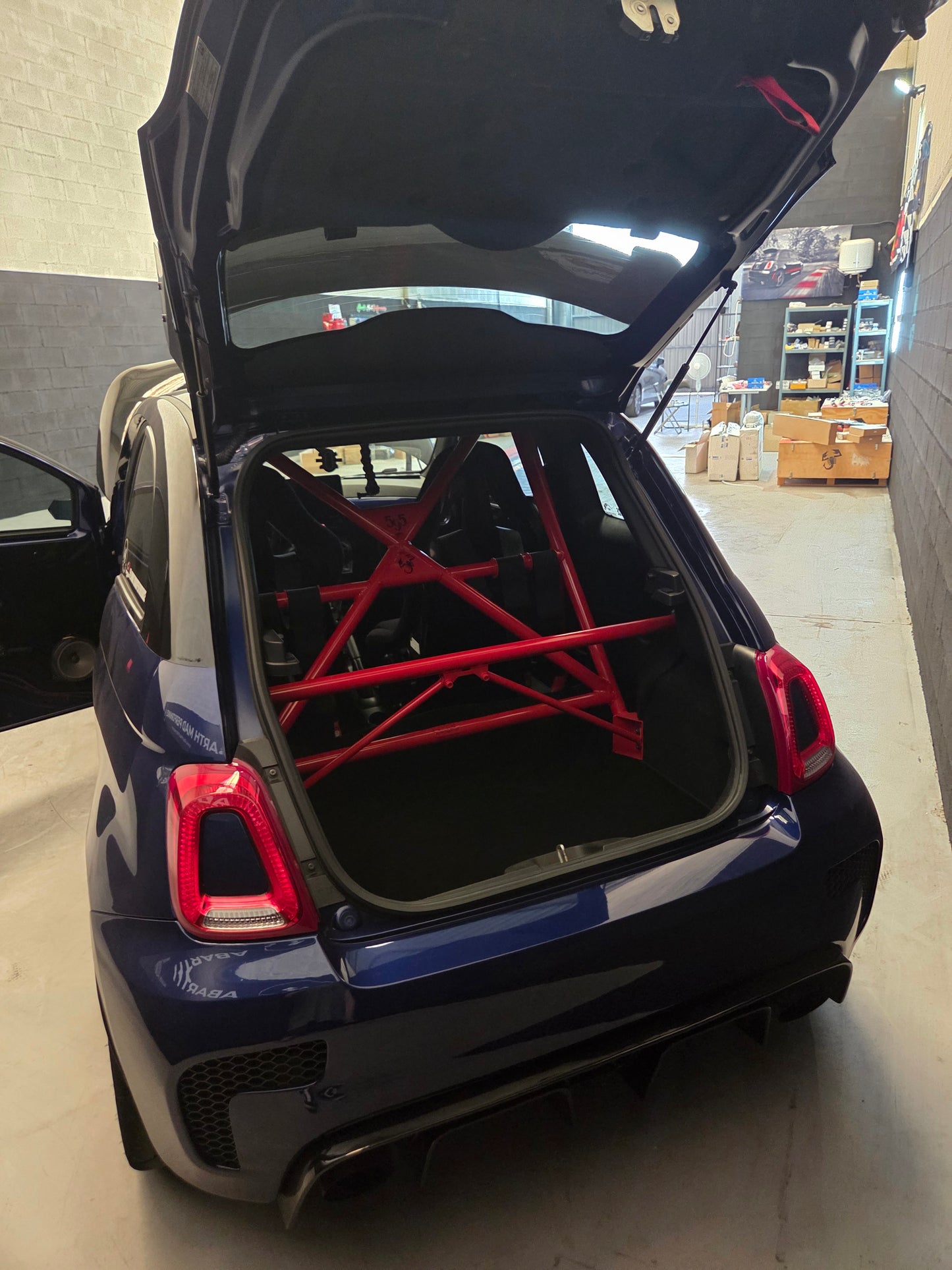 Abarth 500 All Model DNA Racing Barra Trasera en V Fibra de Carbono o Inox con tirantes Rear Trunk Boot Bar Carbon