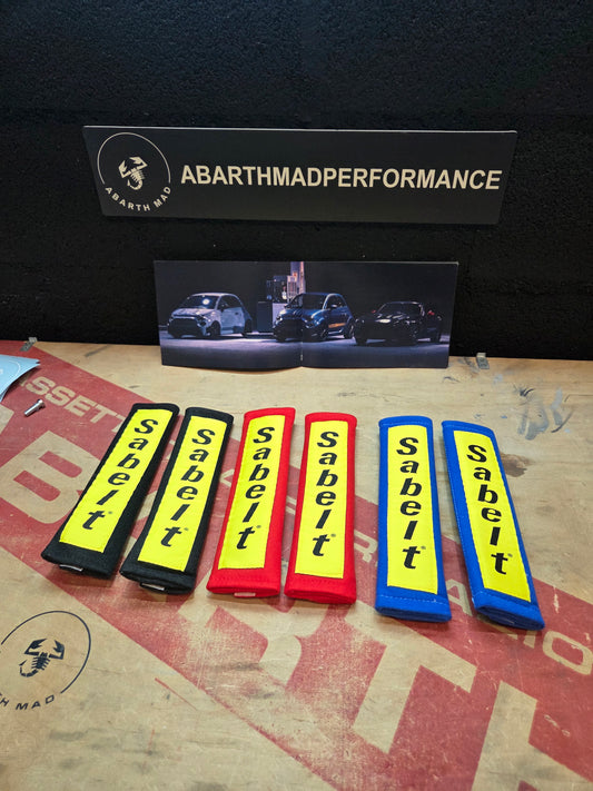 Abarth Sabelt Funda Cubierta para cinturón de seguridad (2)almohadillas Seatbelt Cover ⚫️🔵🔴