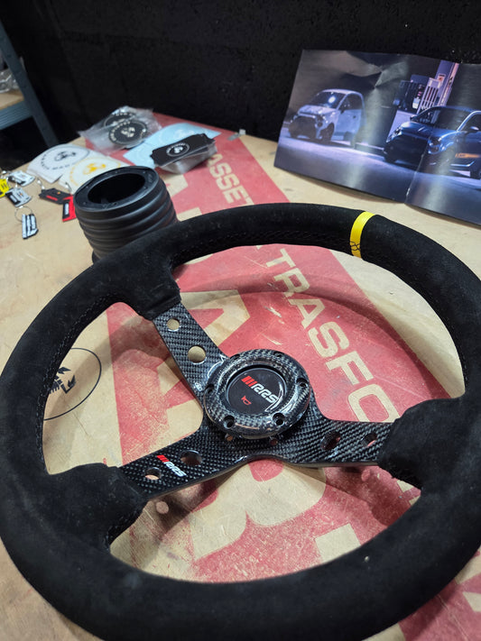 Volante Abarth spostato di 90° in Carbonio RRS e Specifico Racing Pineapple