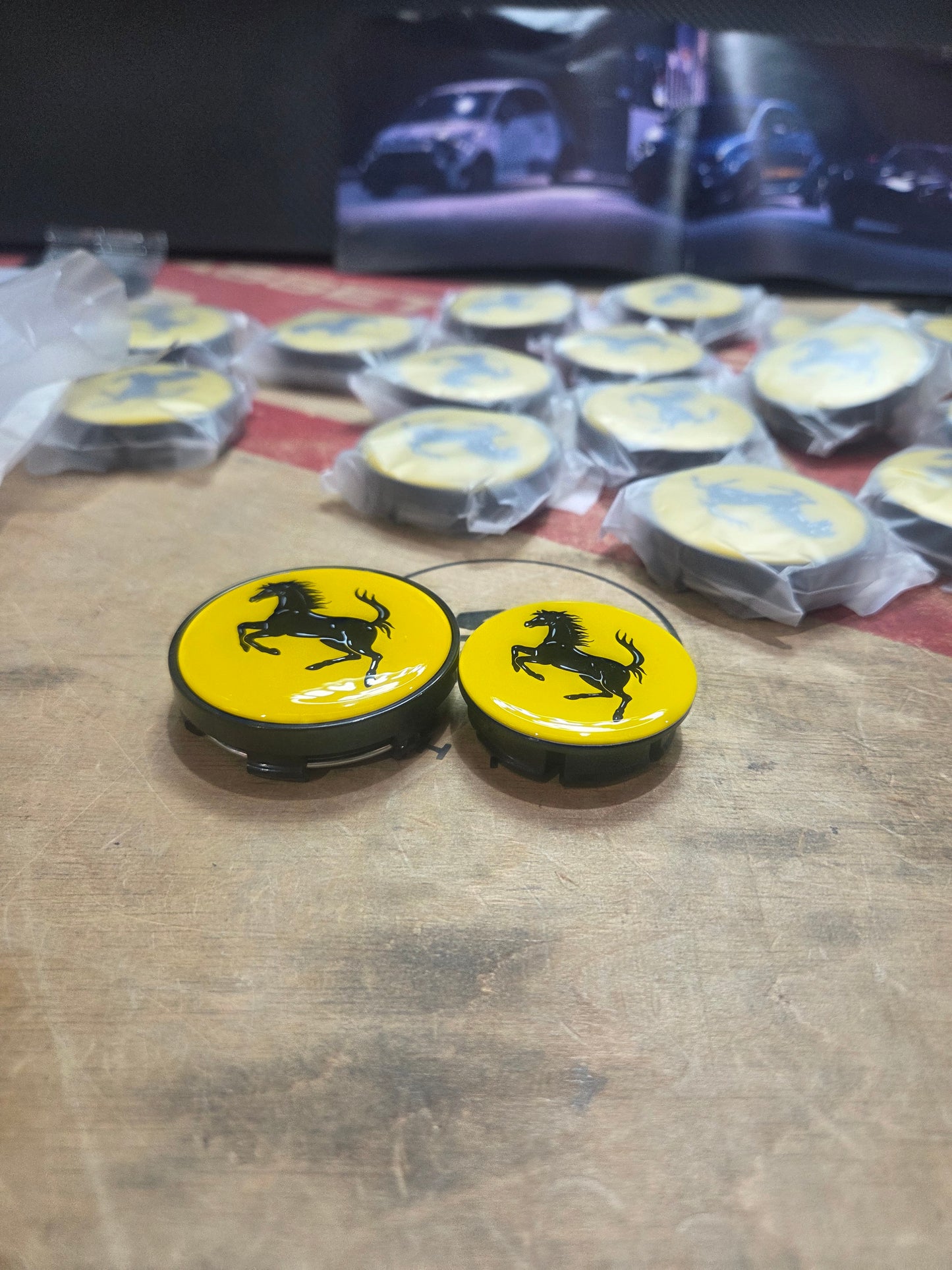 Abarth 50 o 60mm Ferrari Center Caps Tapa Llanta Buje