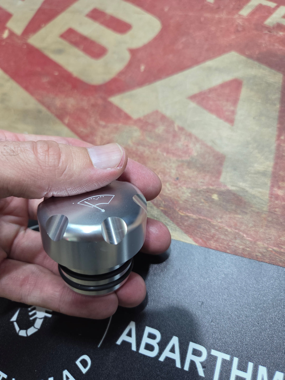 Abarth 500 Tapón Aluminio Botella Limpia Admisión Baja Low Intake Windshield Xenon Bottle Water Cap
