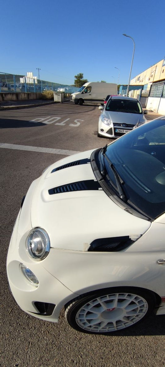 Abarth Capó tipo Biposto Fibra + salidas de aire
