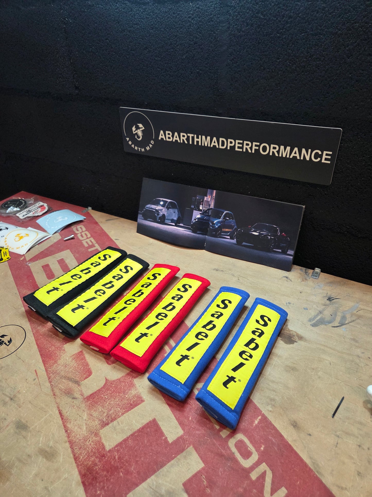 Abarth Sabelt Funda Cubierta para cinturón de seguridad (2)almohadillas Seatbelt Cover ⚫️🔵🔴