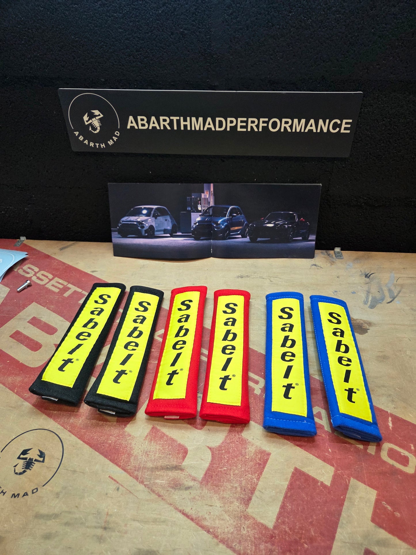 Abarth Sabelt Funda Cubierta para cinturón de seguridad (2)almohadillas Seatbelt Cover ⚫️🔵🔴