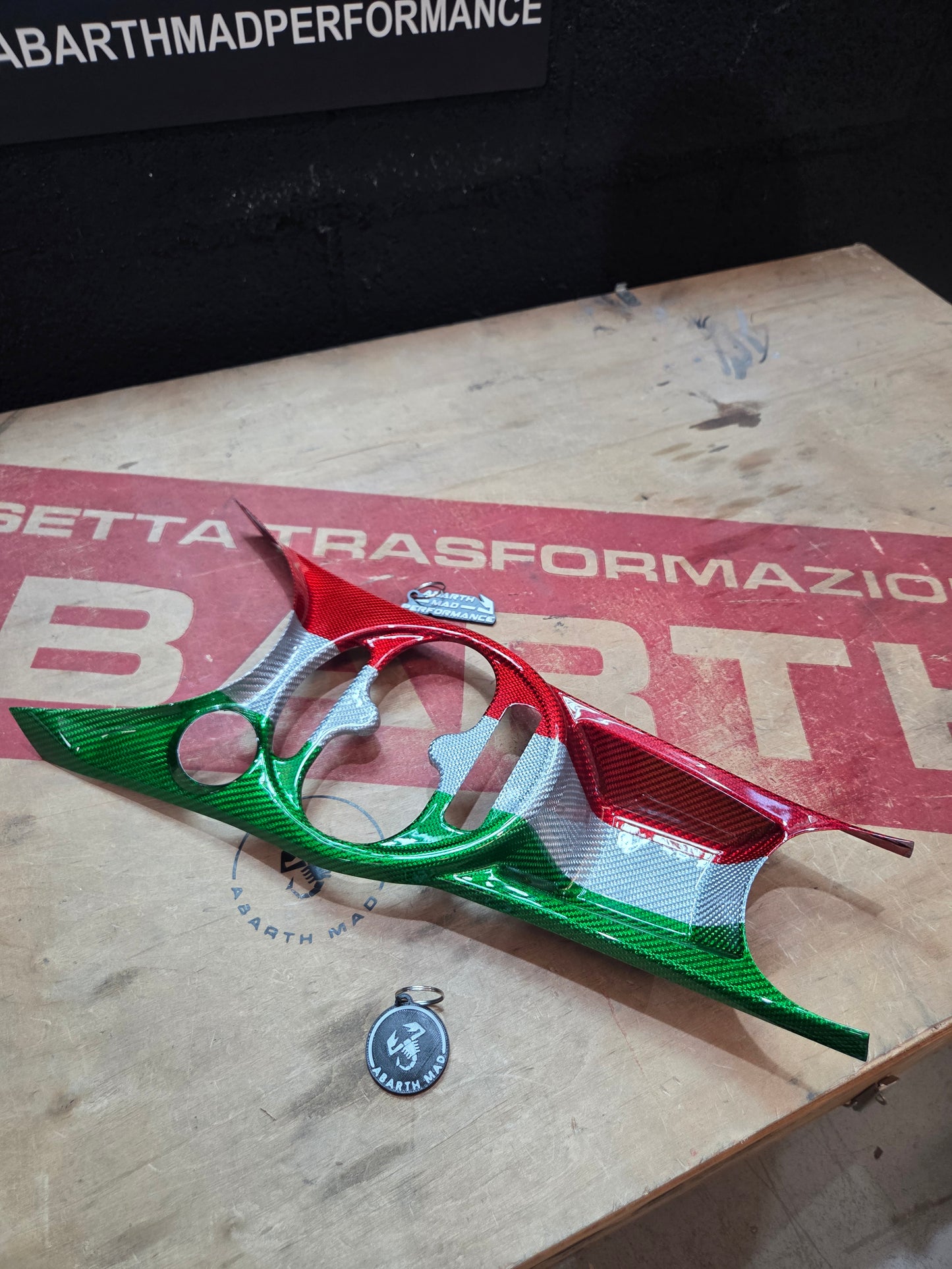 Abarth 2016+ Restyling Consola Central Italia 🇮🇹 100% Fibra de Carbono Console 12v Túnel