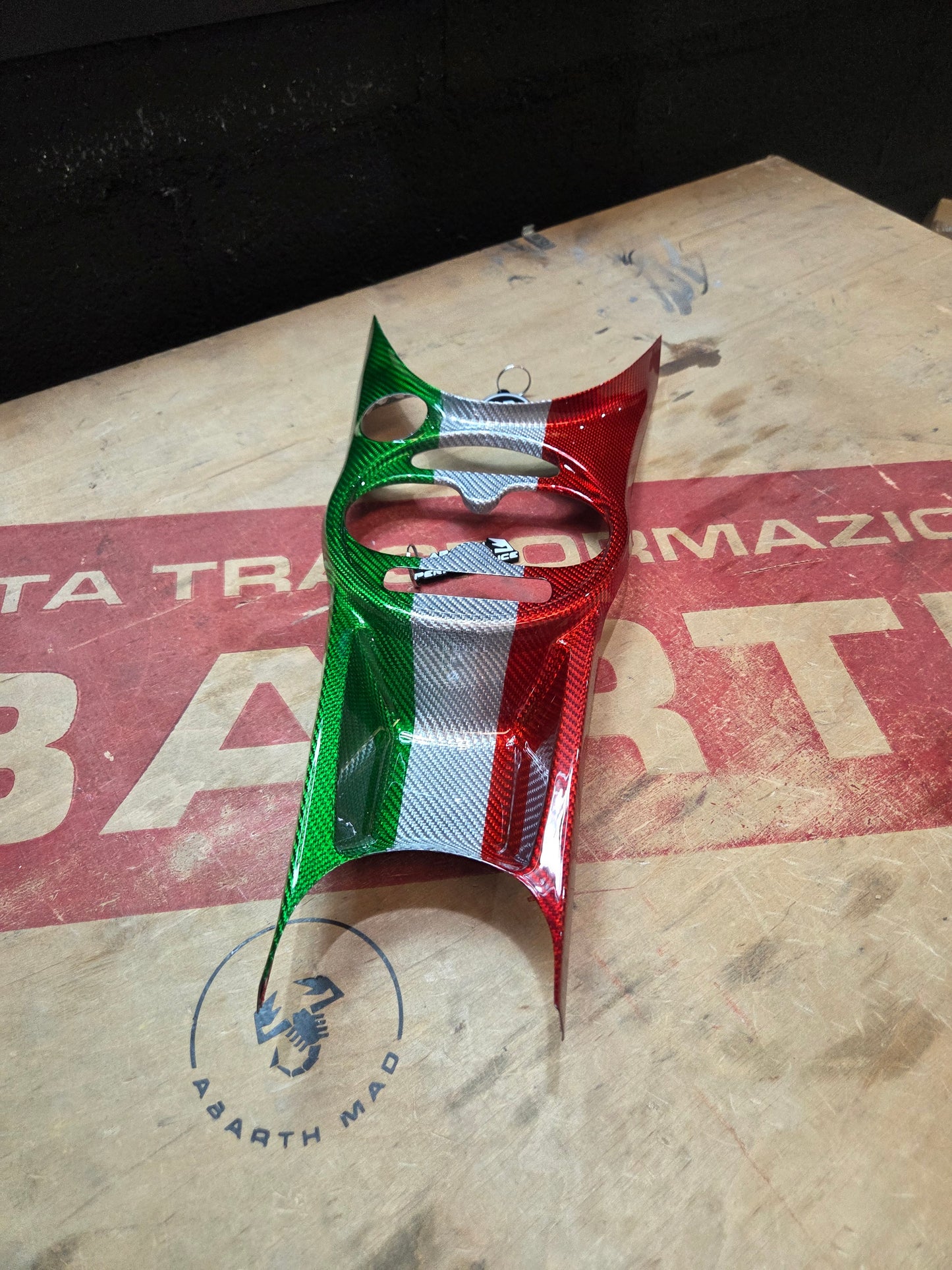 Abarth 2016+ Restyling Consola Central Italia 🇮🇹 100% Fibra de Carbono Console 12v Túnel