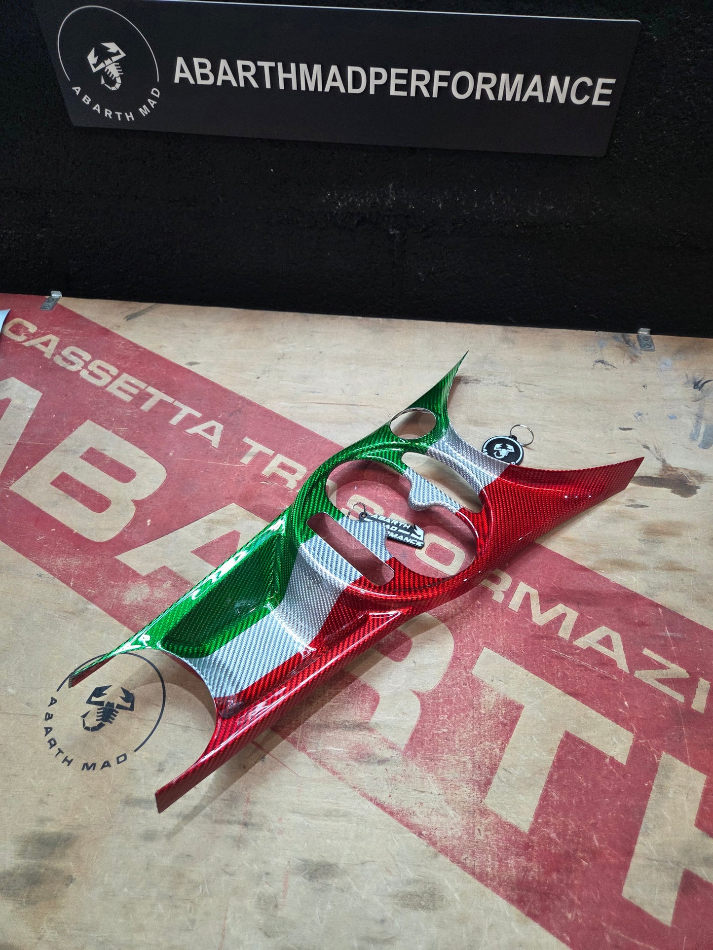 Abarth 2016+ Restyling Consola Central Italia 🇮🇹 100% Fibra de Carbono Console 12v Túnel