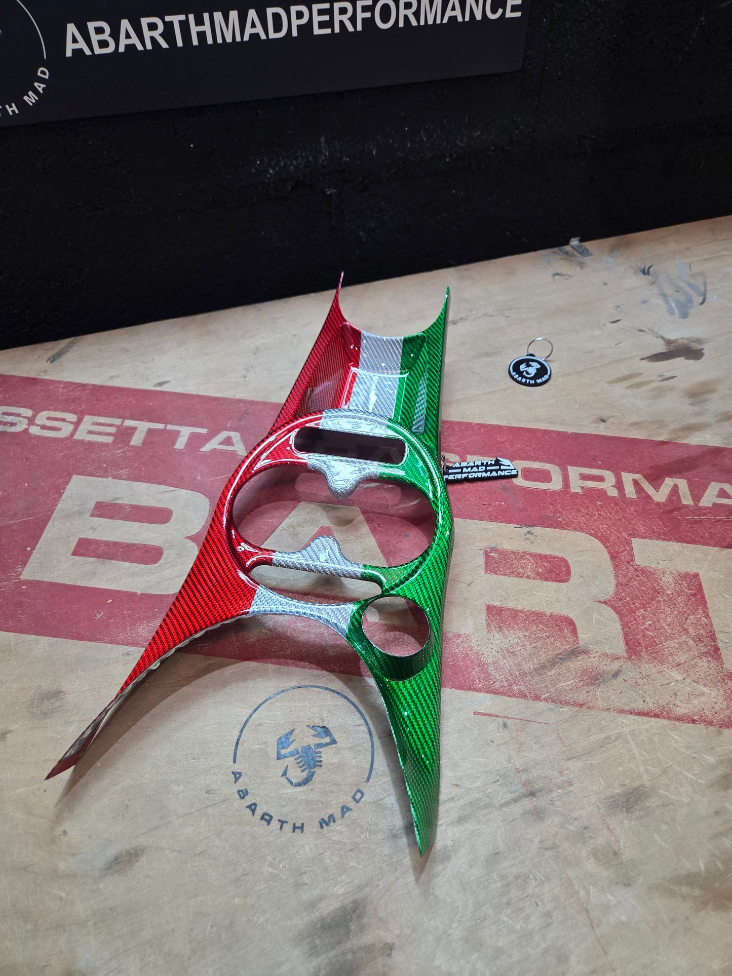 Abarth 2016+ Restyling Consola Central Italia 🇮🇹 100% Fibra de Carbono Console 12v Túnel