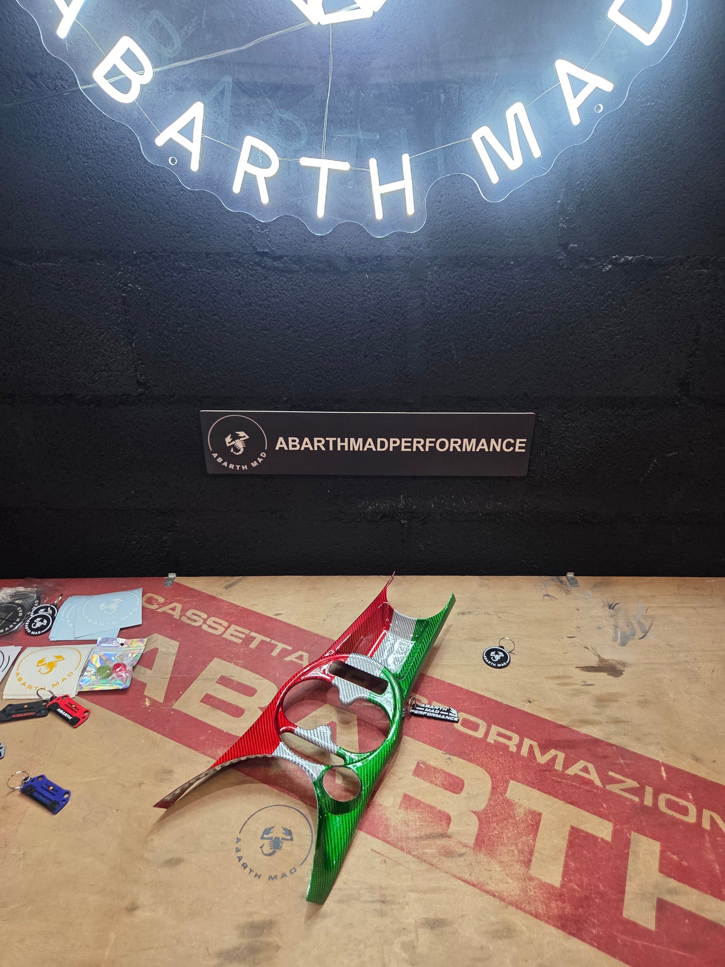 Abarth 2016+ Restyling Consola Central Italia 🇮🇹 100% Fibra de Carbono Console 12v Túnel