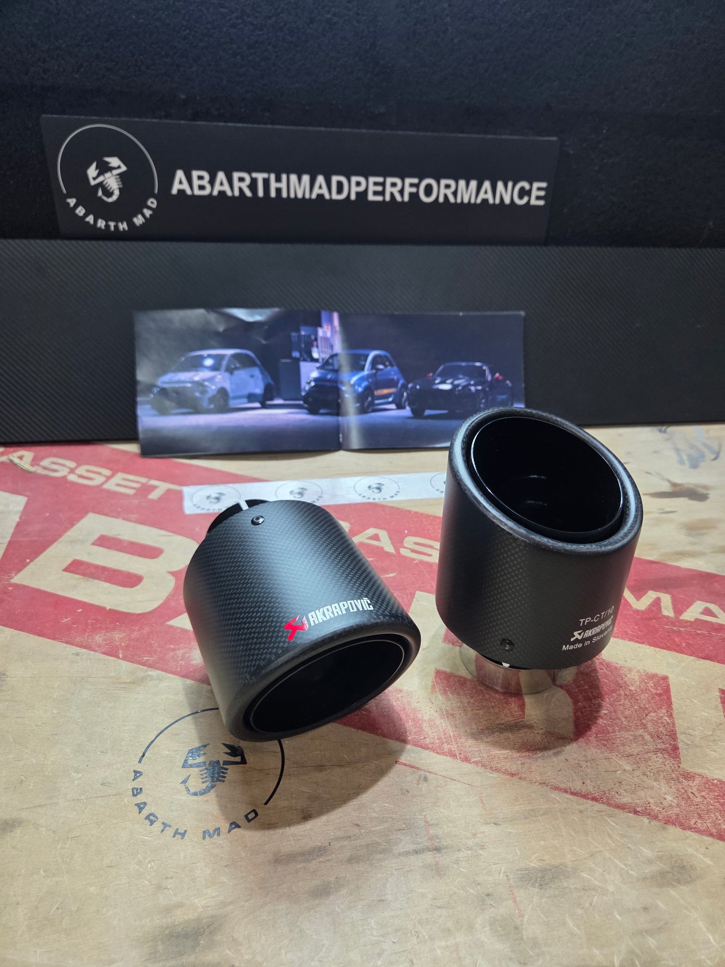 Abarth Tail Exhaust (2) Colas de Escape Akrapovic Fibra de Carbono 114mm
