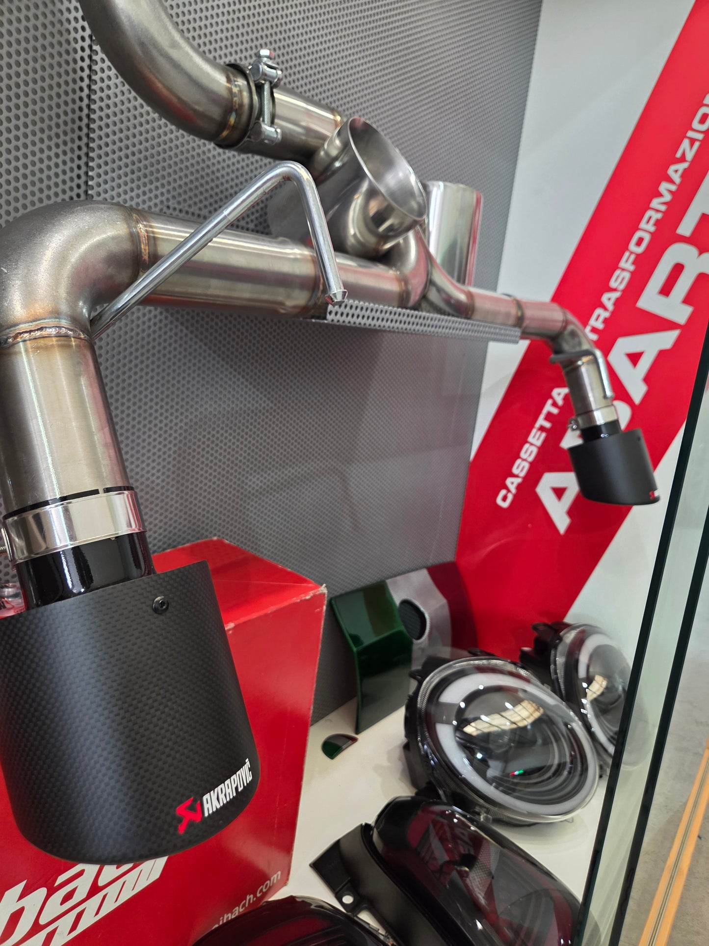 Abarth Tail Exhaust (2) Colas de Escape Akrapovic Fibra de Carbono 114mm