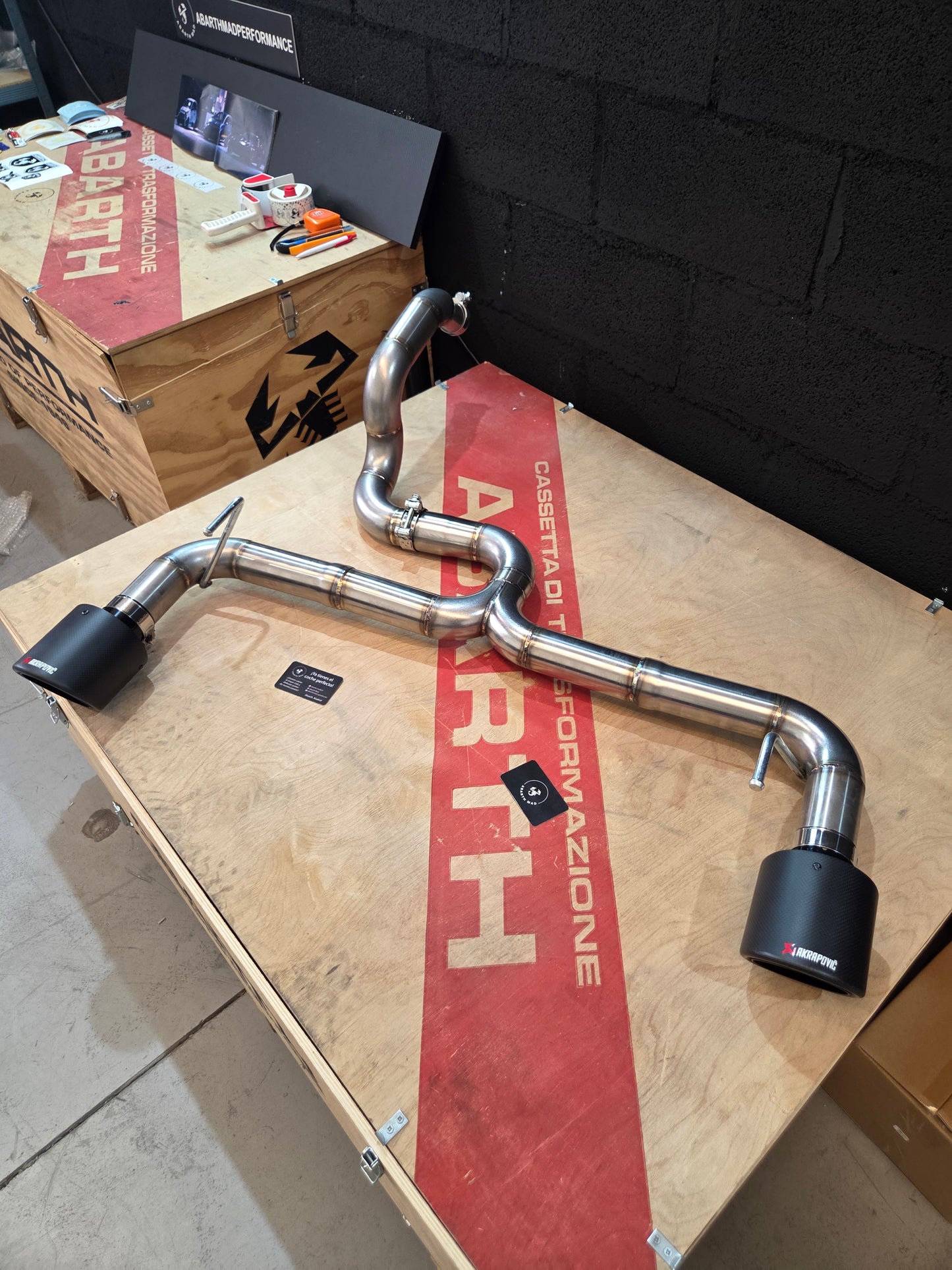 Abarth Tail Exhaust (2) Colas de Escape Akrapovic Fibra de Carbono 114mm