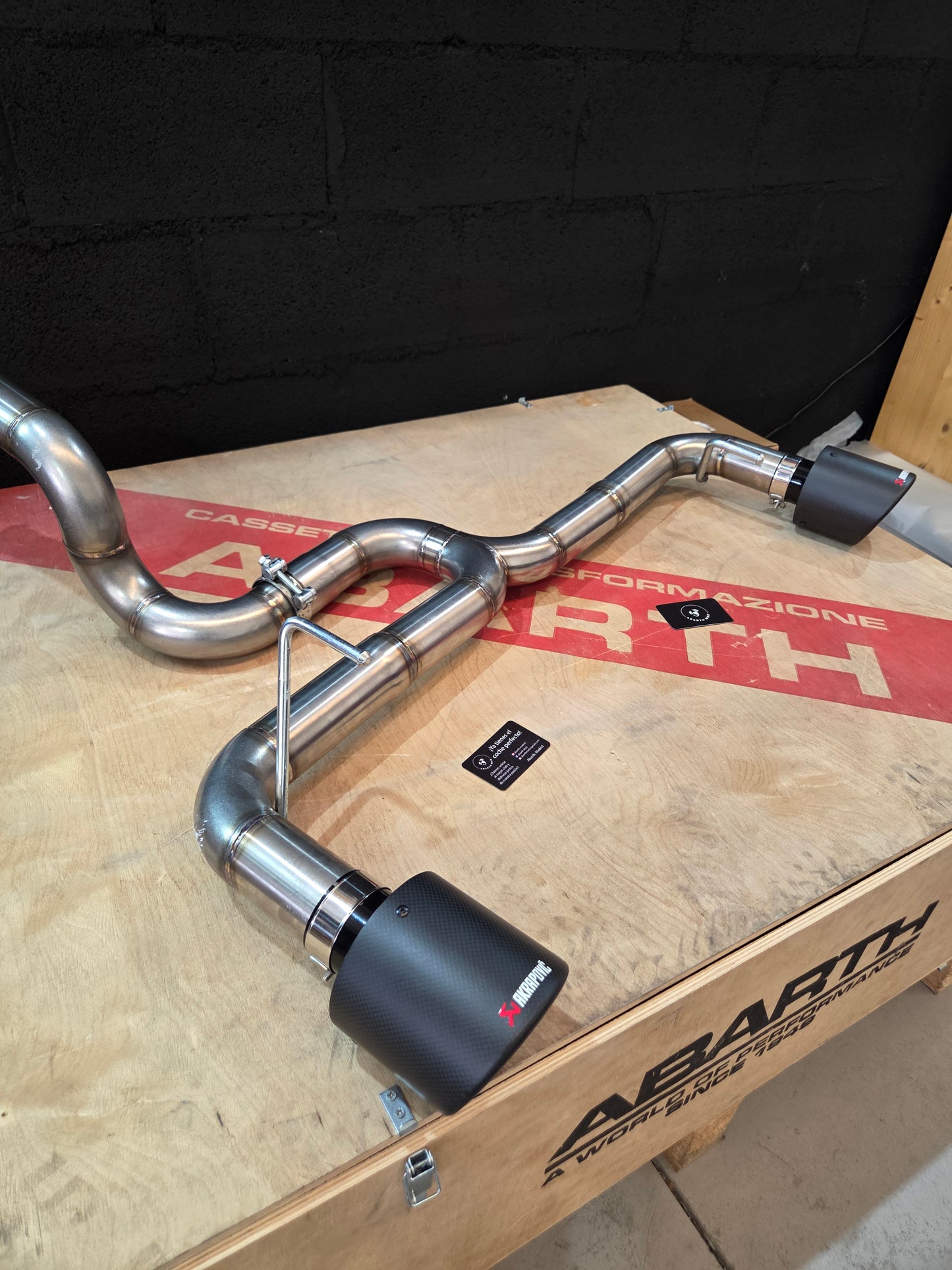 Abarth Tail Exhaust (2) Colas de Escape Akrapovic Fibra de Carbono 114mm
