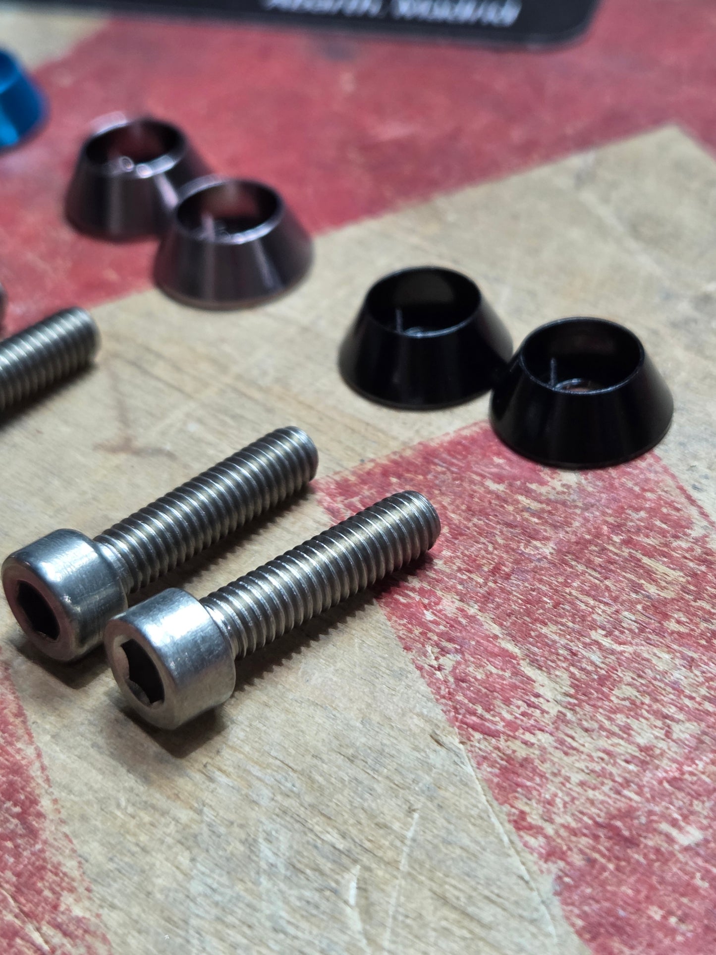 Abarth Kit Tornillería Bolt (2) Tapa Fuel Depósito Gasolina + Arandela