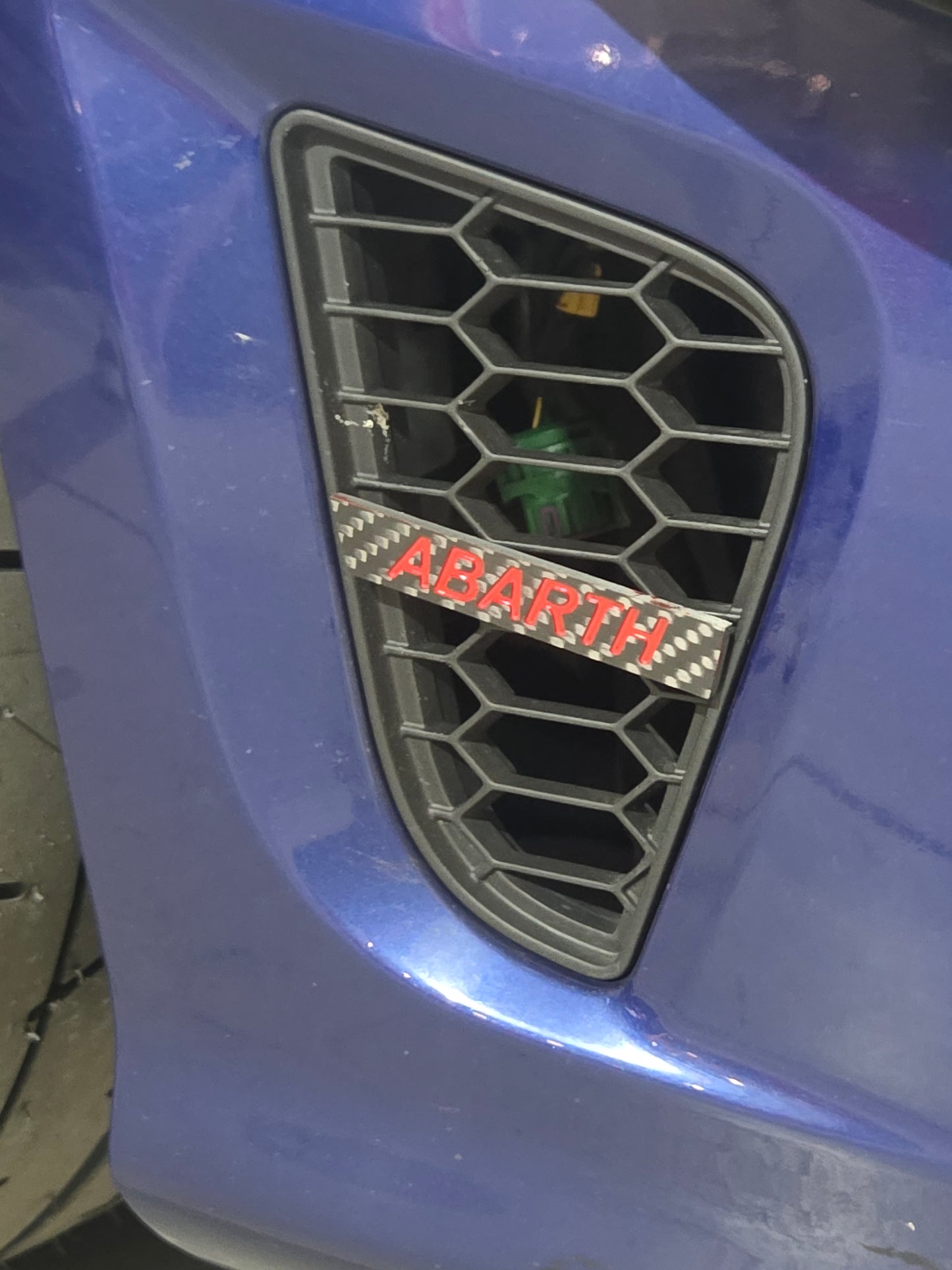 New! Abarth Restyling 2016+ Side Mesh Grille Carbon Fiber Emblem Rejillas Laterales (2)