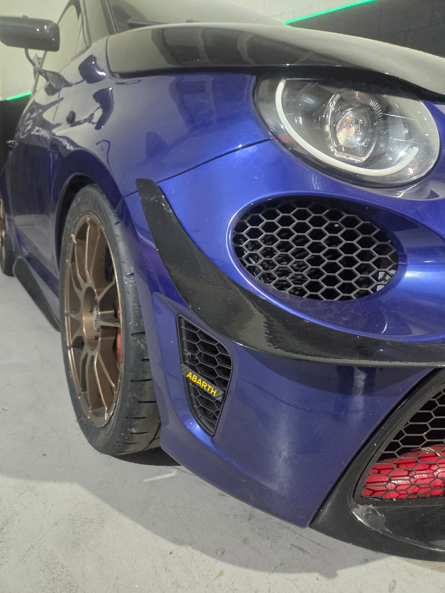 New! Abarth Restyling 2016+ Side Mesh Grille Carbon Fiber Emblem Rejillas Laterales (2)