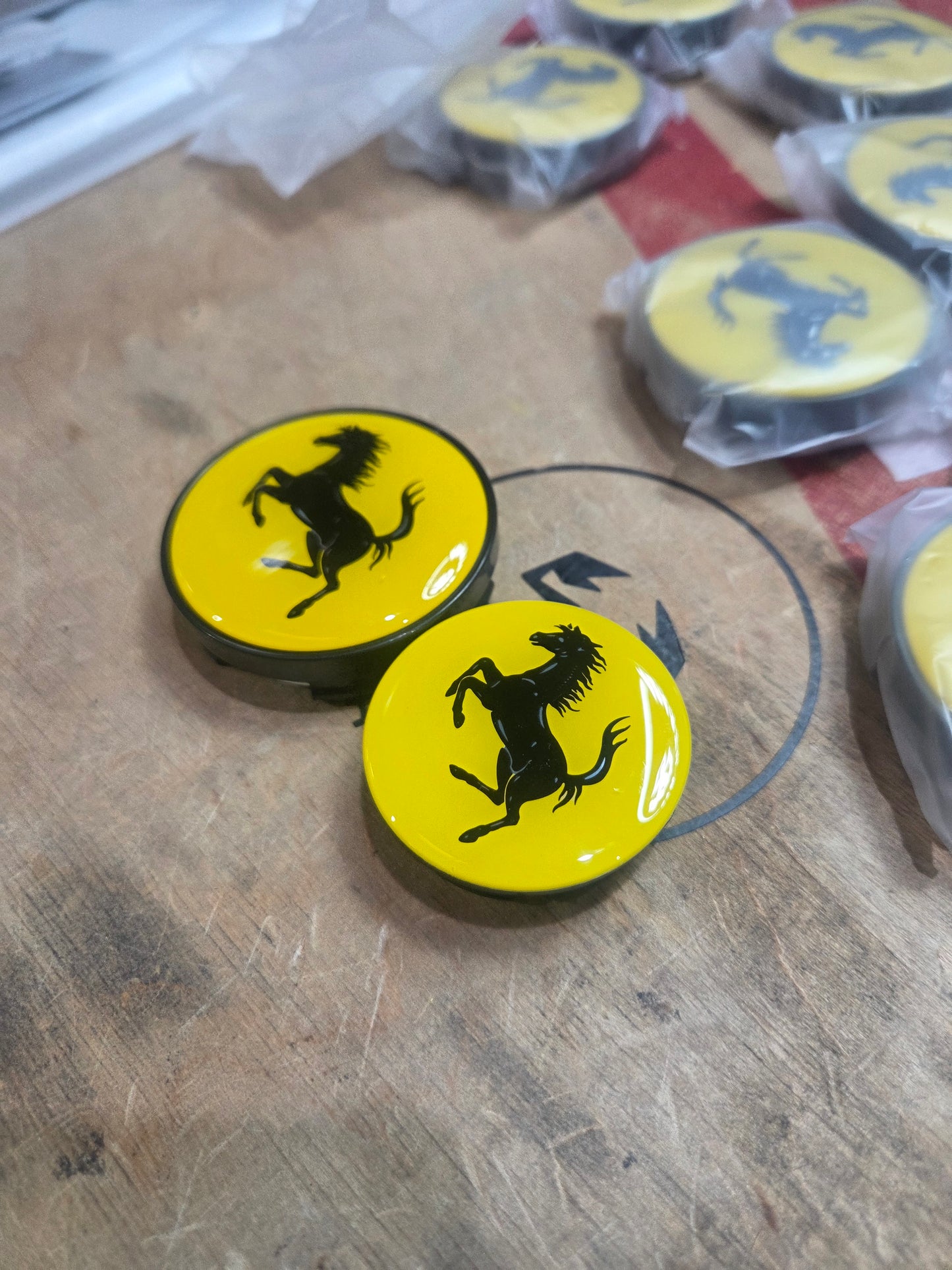 Abarth 50 o 60mm Ferrari Center Caps Tapa Llanta Buje