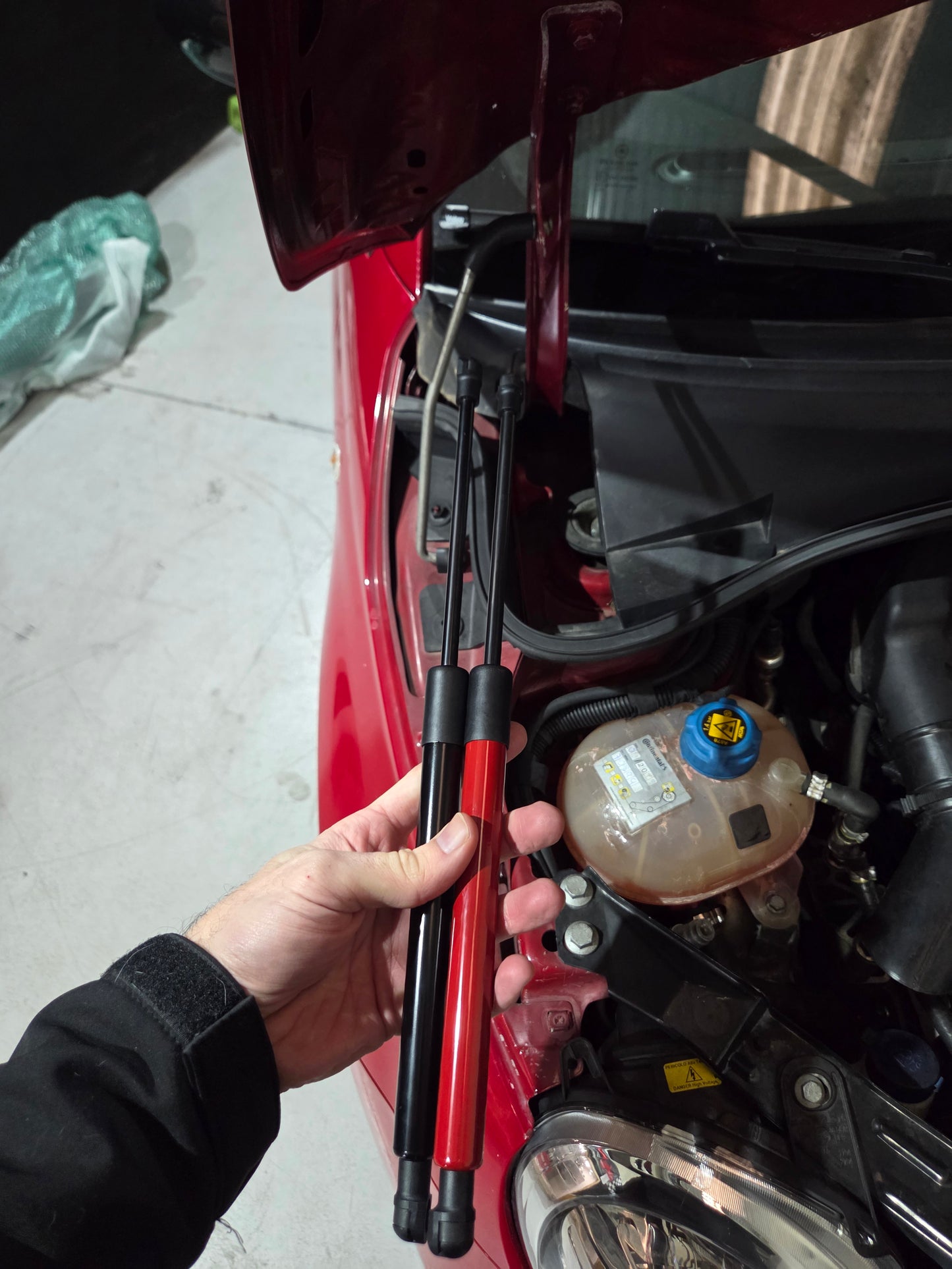 Abarth Fiat 500 500e Hood Struts Amortiguadores de Capó ⚫️🔴