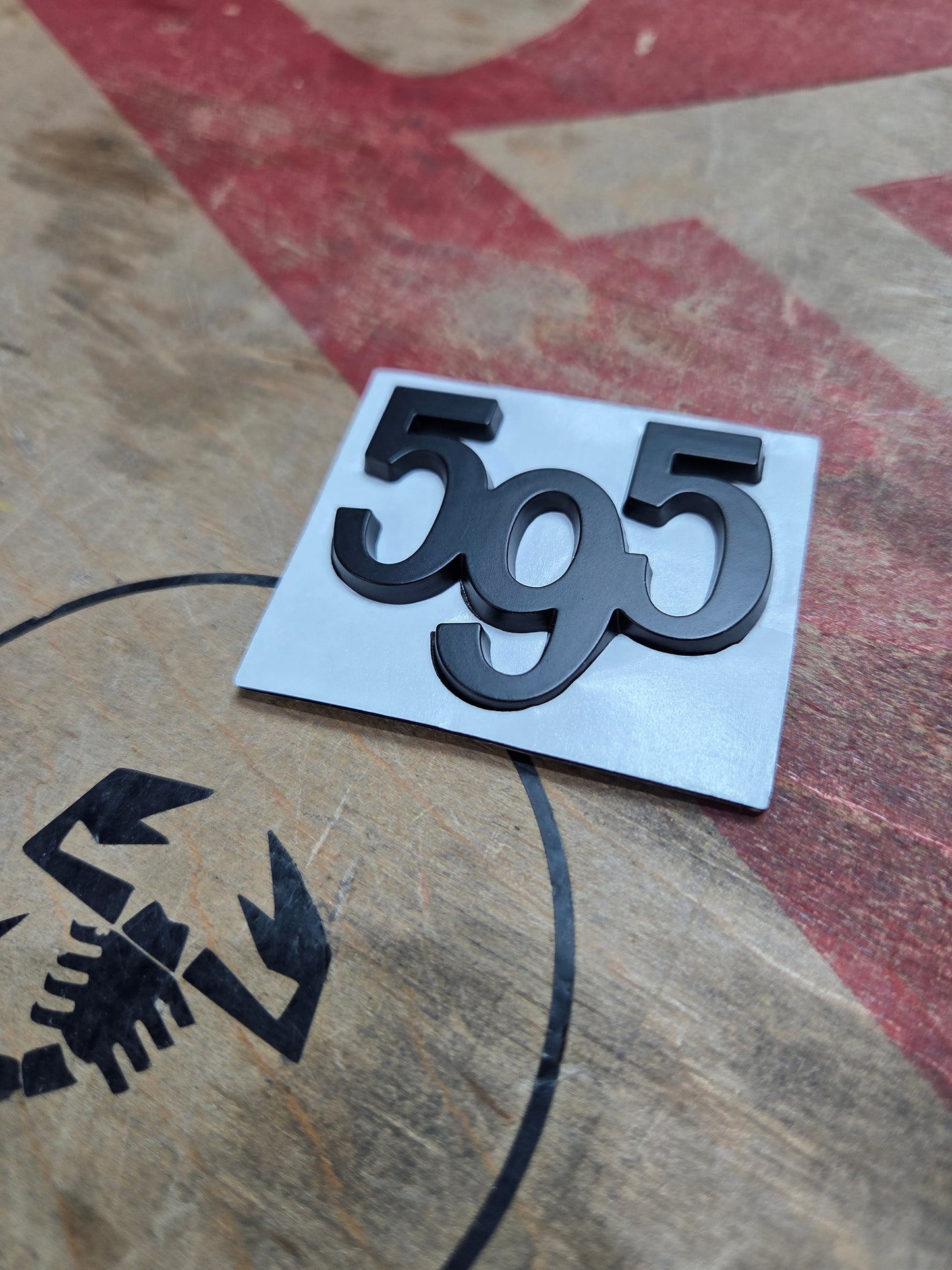 Abarth 595 o 695 Emblema Badge  (1) ⚫🟡🔴⚪