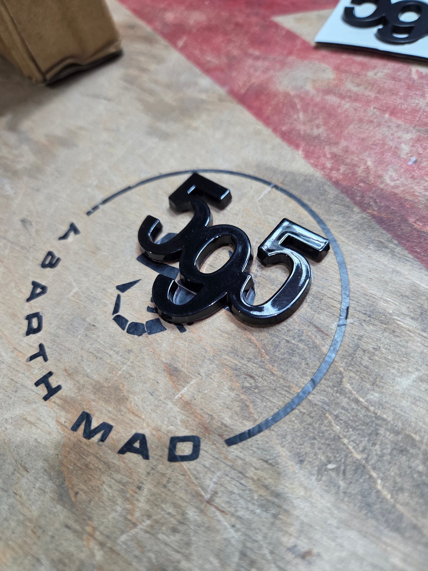 Abarth 595 o 695 Emblema Badge  (1) ⚫🟡🔴⚪