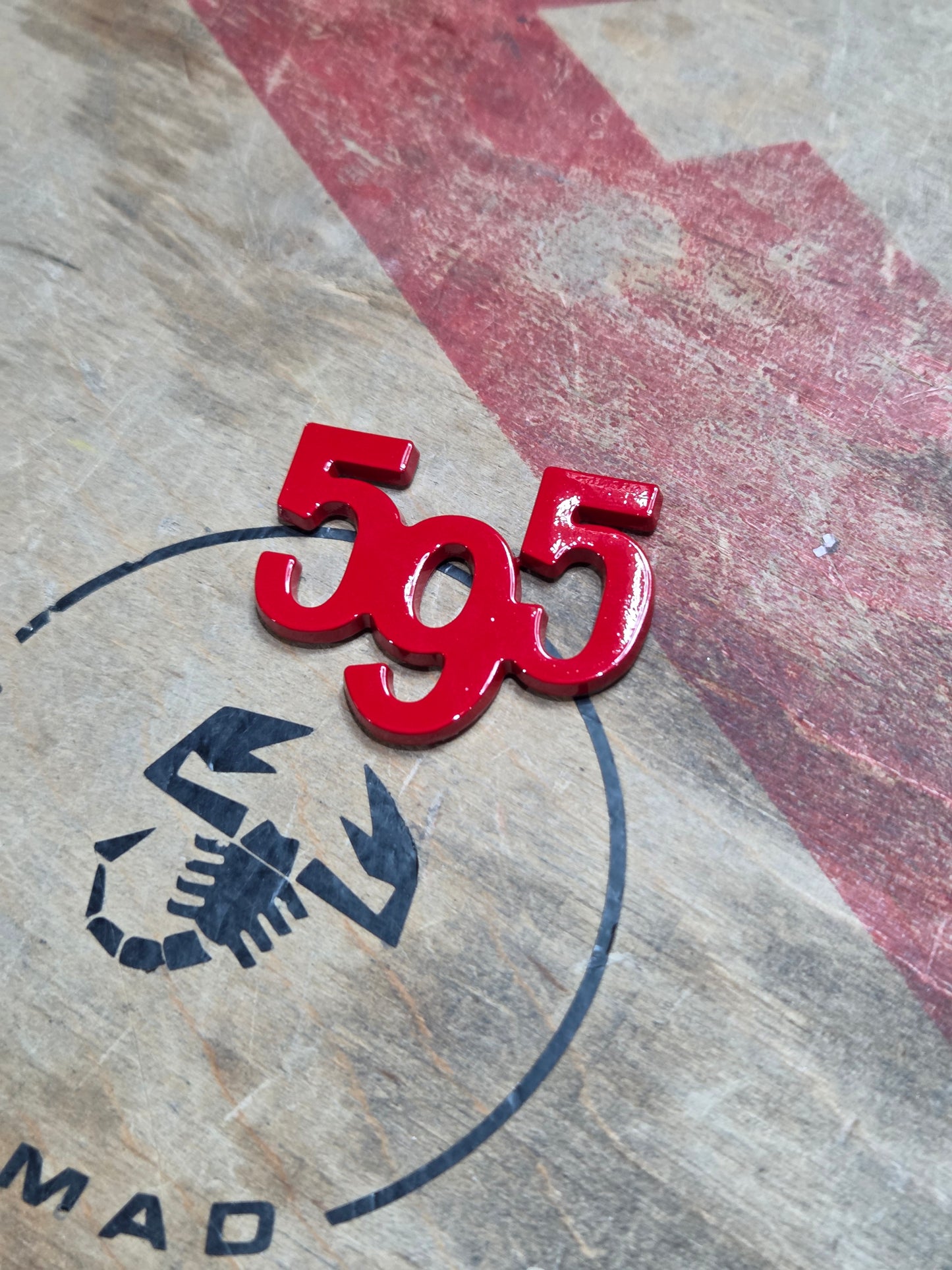 Abarth 595 o 695 Emblema Badge  (1) ⚫🟡🔴⚪