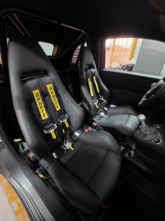 Abarth Arneses Sabelt Harness Rojos o Negros 🔴⚫️ 4 puntos