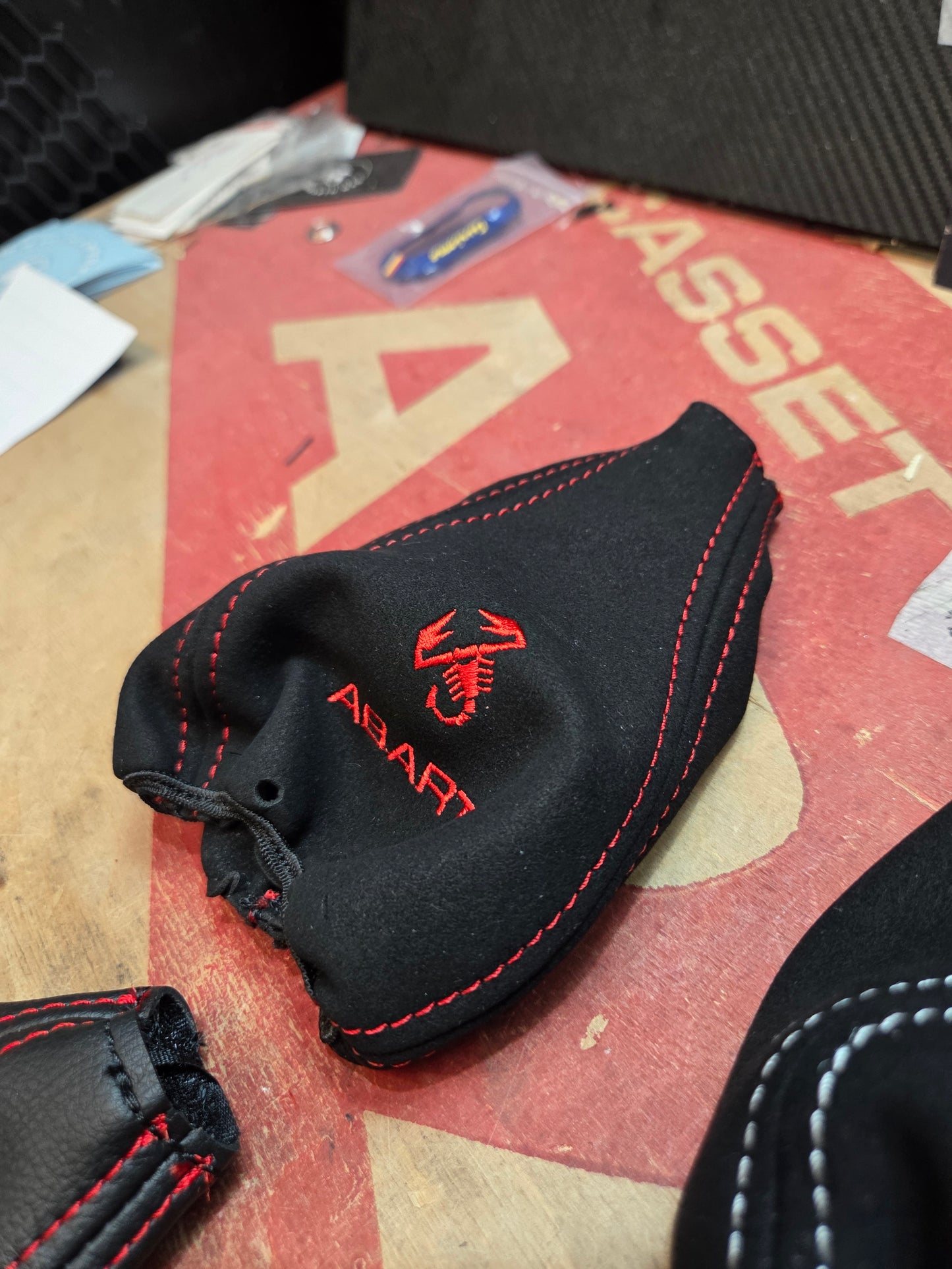 Soffietto cambio in pelle Abarth Rosso
