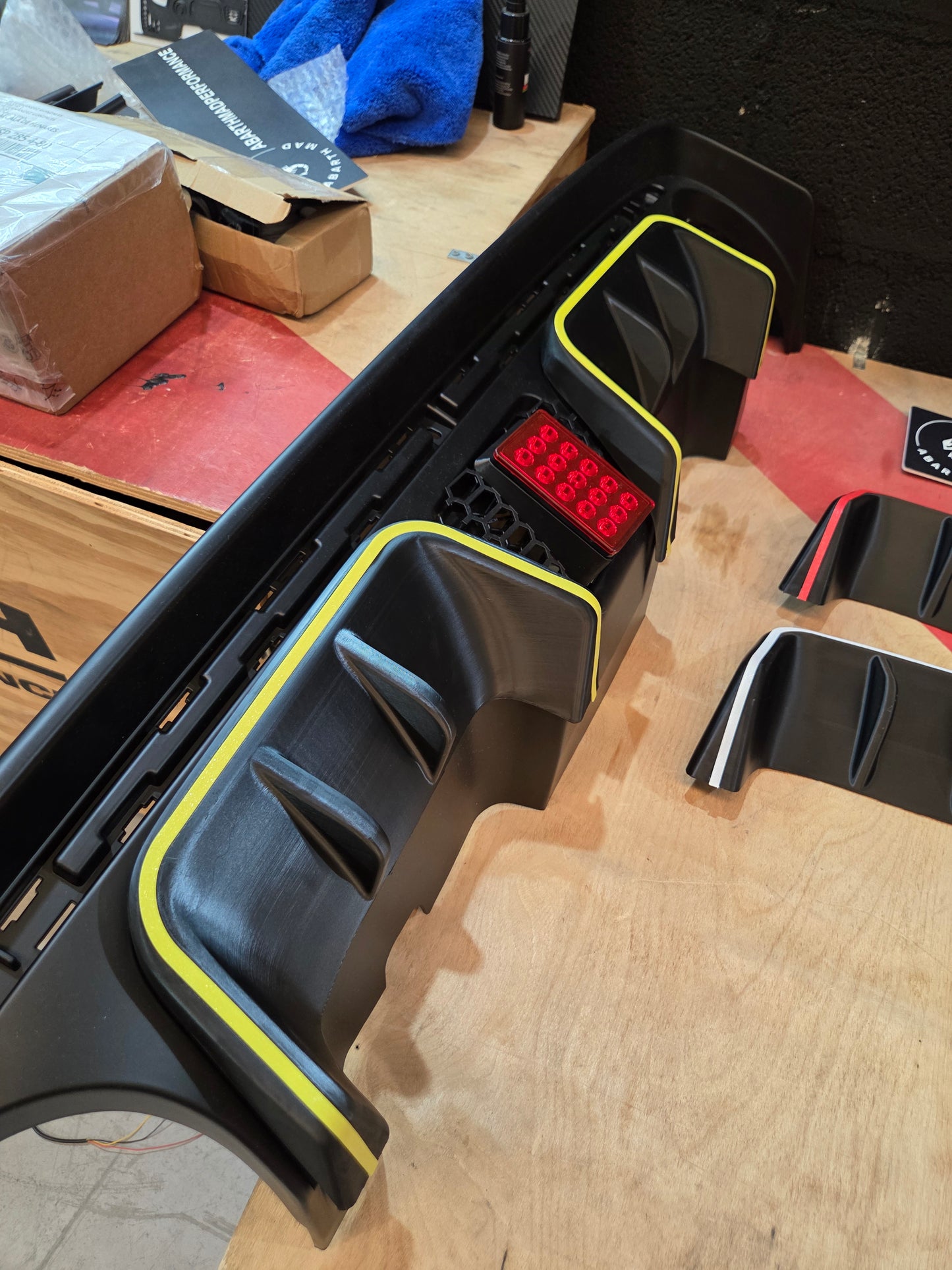 Abarth 2016+ Restyling 3D Rear Racing F1 Style Diffusser Cover Set (2) Difusor Trasero Añadido