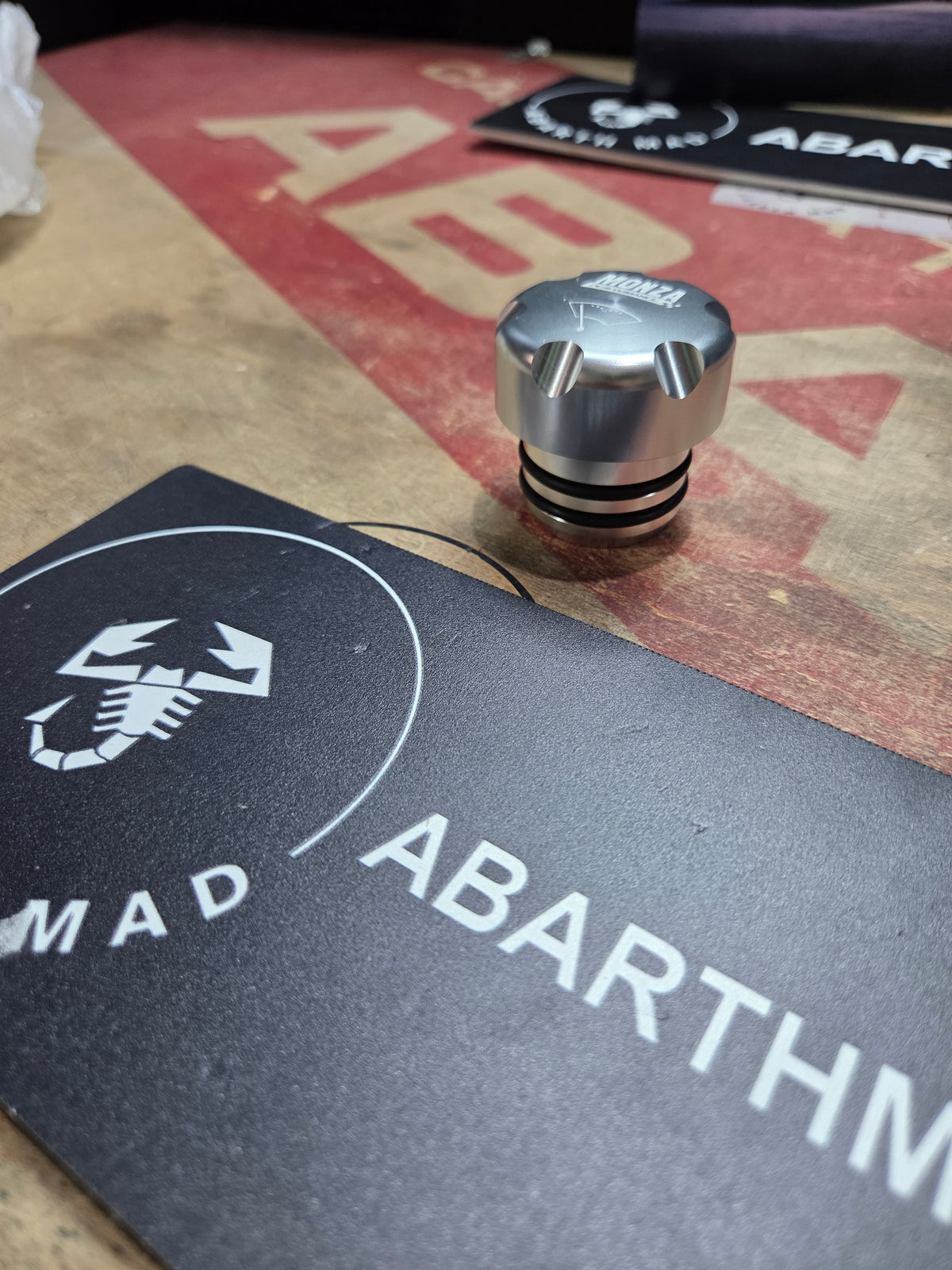 Abarth 500 Tapón Aluminio Botella Limpia Admisión Baja Low Intake Windshield Xenon Bottle Water Cap