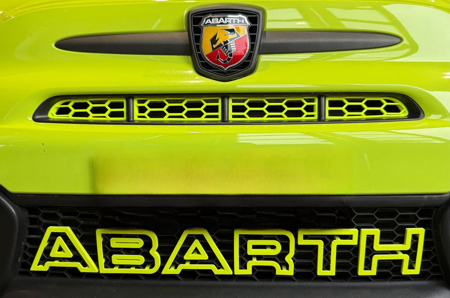 Abarth 2016+ Restyling Front Bumper Grille 3D Intake 4 Pieces Coloured Rejilla Delantera Paragolpes