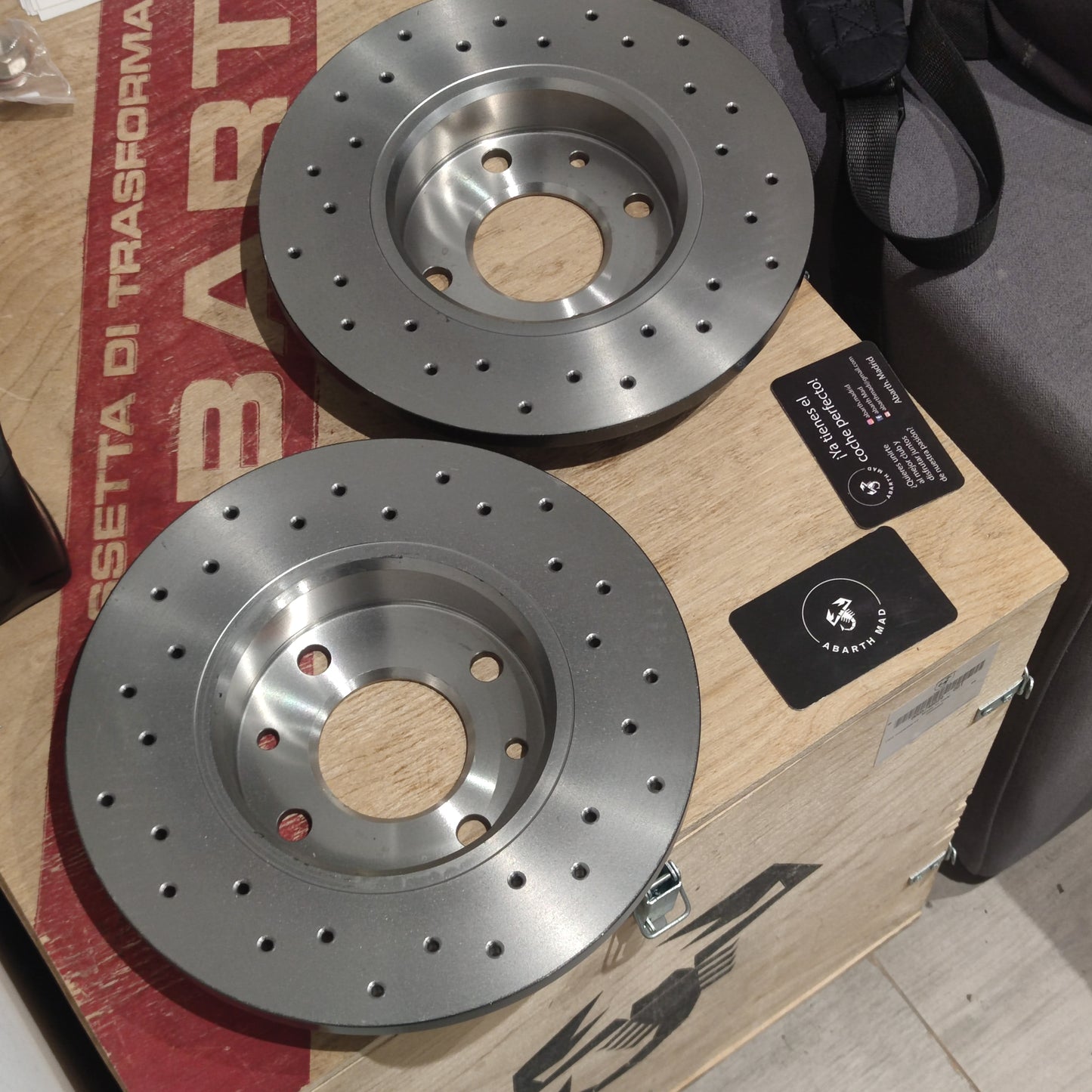 Dischi Posteriori Brembo Forati Originali Abarth OEM (2)