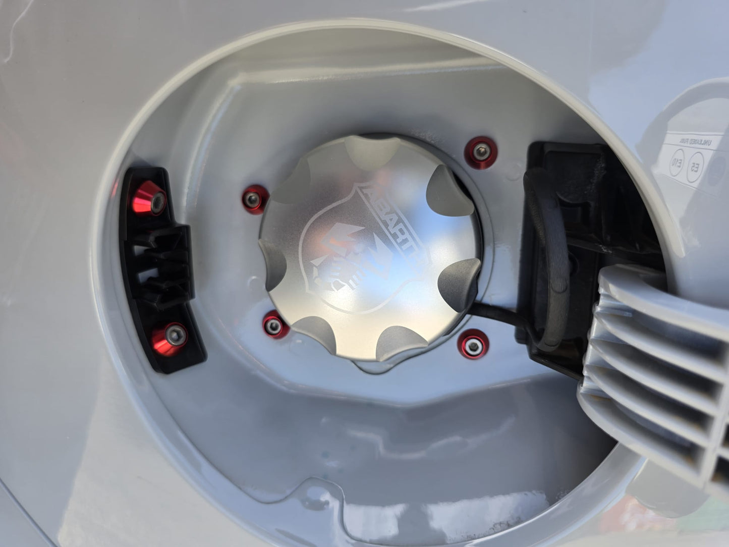 Abarth Kit Tornillería Bolt (2) Tapa Fuel Depósito Gasolina + Arandela