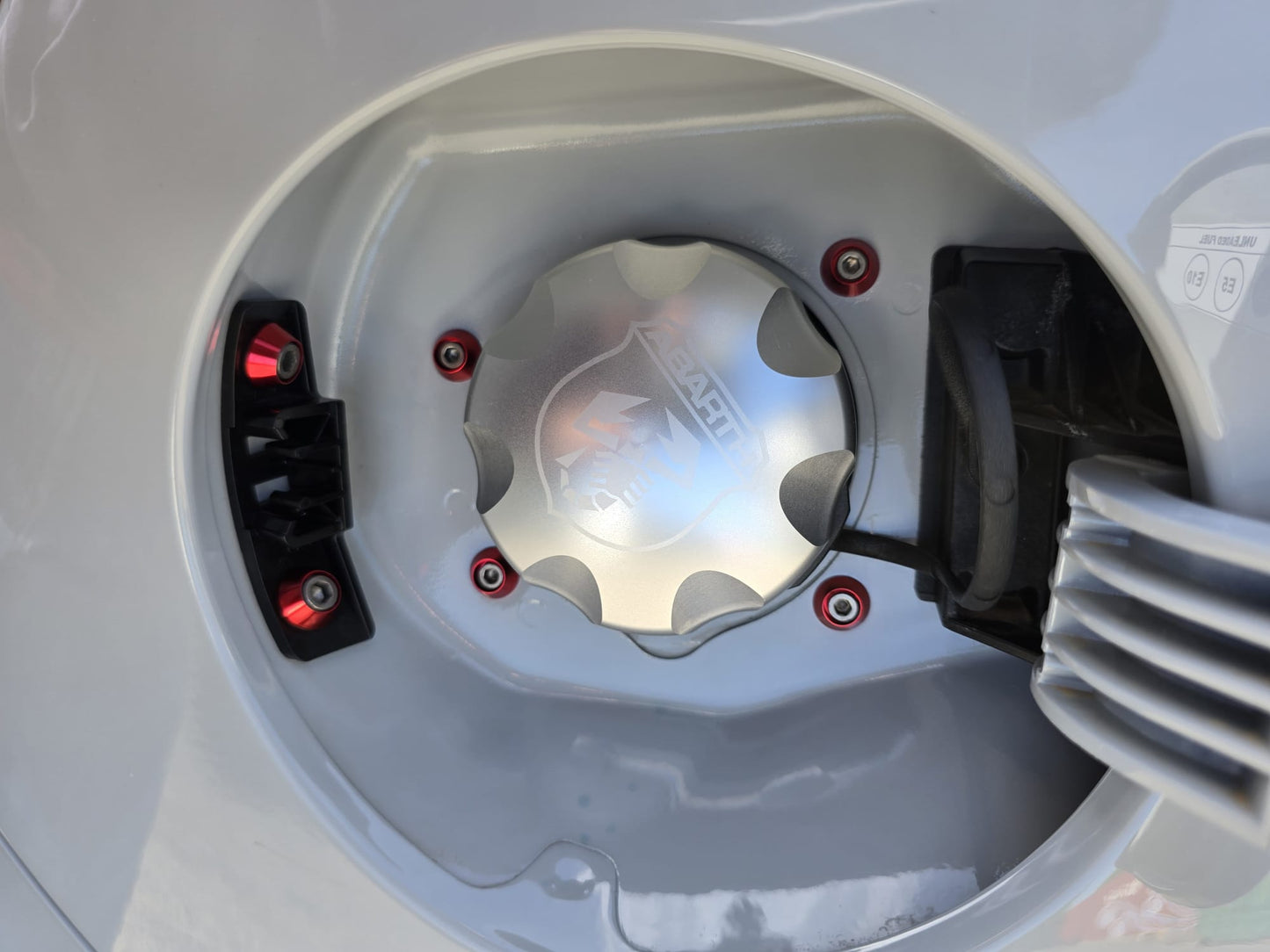 Abarth Kit Tornillería Bolt (2) Tapa Fuel Depósito Gasolina + Arandela