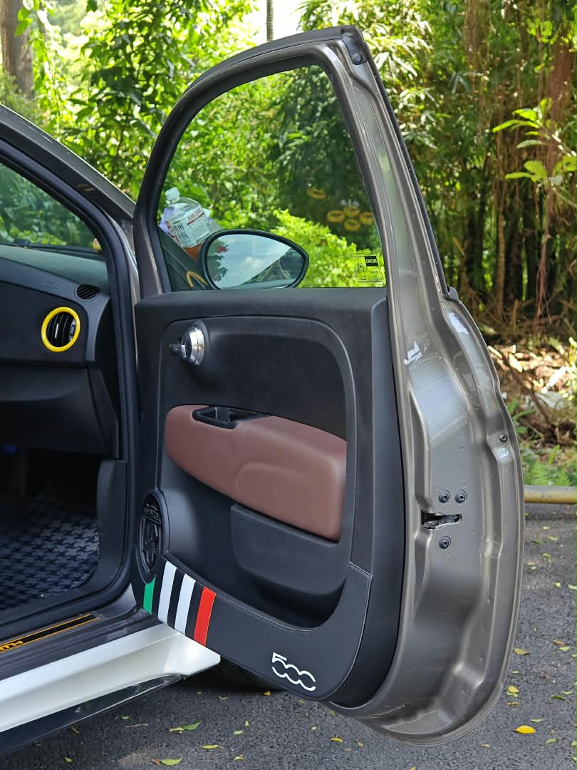 Abarth Fiat 500 All Model Set (2) Pair Door Panel Kick Pad Protectores Puertas Delanteras Paneles Piel