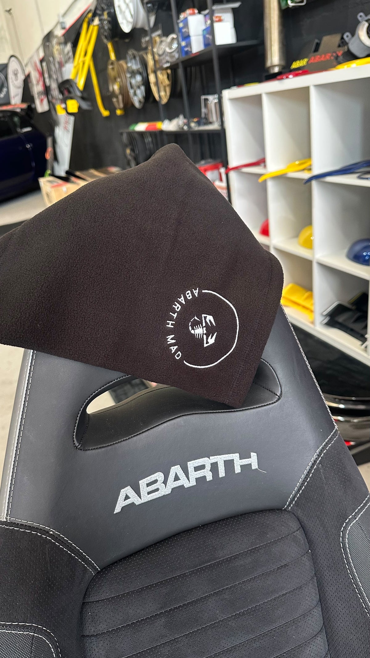 Abarth Mad Velvet Bandana Braga Terciopelada Ajustable
