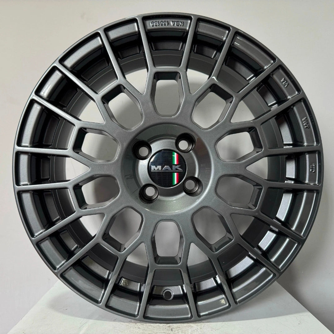 NEW!! Abarth Fiat Alfa 4x98 17x7J et29 Mak APX