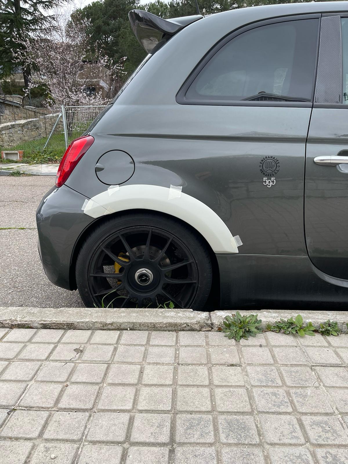 Abarth Ensanches Aletines Fibra 20mm