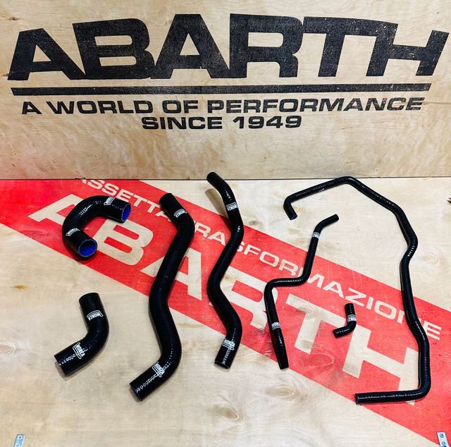 Abarth Kit (8) Tubi Radiatore Acqua in Silicone Nero⚫ o Rosso🔴